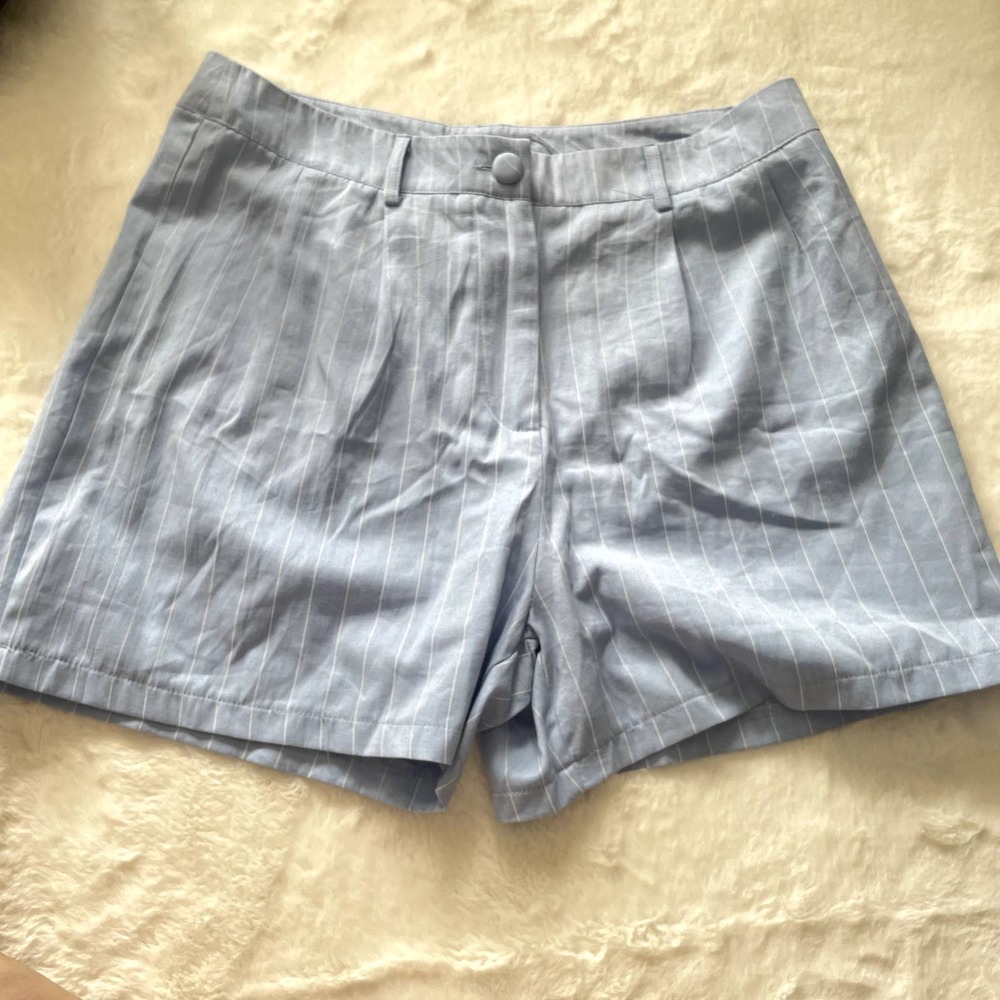 nwt boohoo blue white menswear pinstripe shorts size 10
